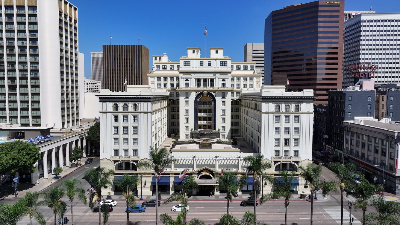 Grant Square Coin Laundry in Clairemont, San Diego - a clean and well-maintained self-service laundromat facility